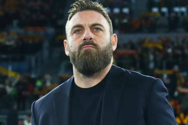 德羅西現任哪個球隊主帥？